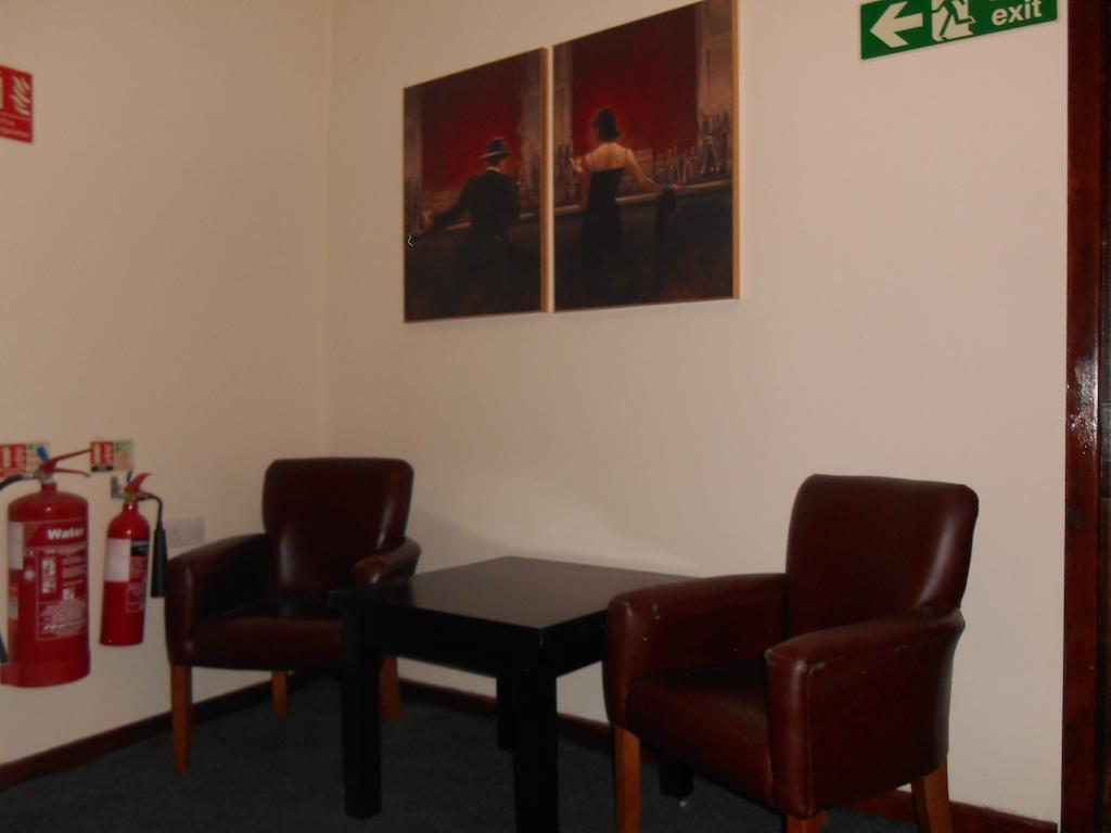 Oyo Main Top Hotel Widnes Bagian luar foto