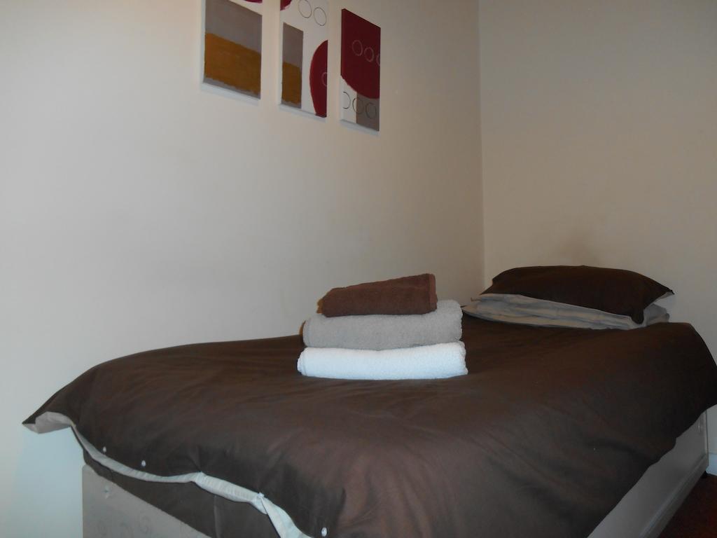 Oyo Main Top Hotel Widnes Bagian luar foto
