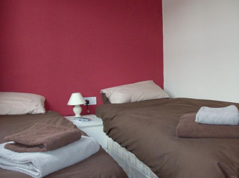 Oyo Main Top Hotel Widnes Bagian luar foto