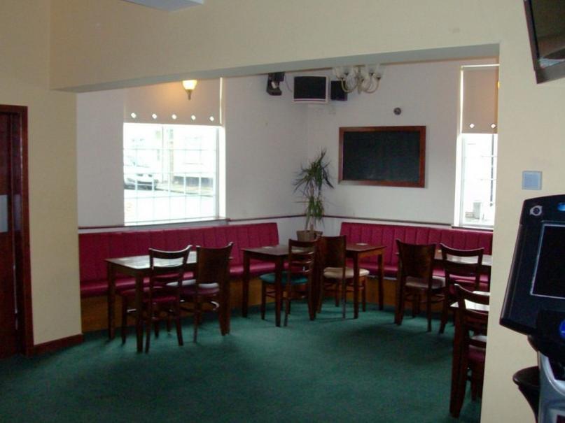 Oyo Main Top Hotel Widnes Bagian luar foto