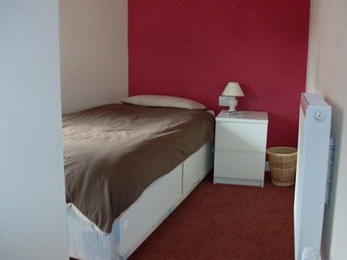 Oyo Main Top Hotel Widnes Bagian luar foto