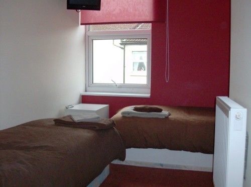 Oyo Main Top Hotel Widnes Bagian luar foto