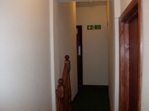 Oyo Main Top Hotel Widnes Bagian luar foto